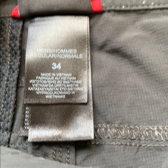 North face grey men’s shorts - Picture 4 of 4